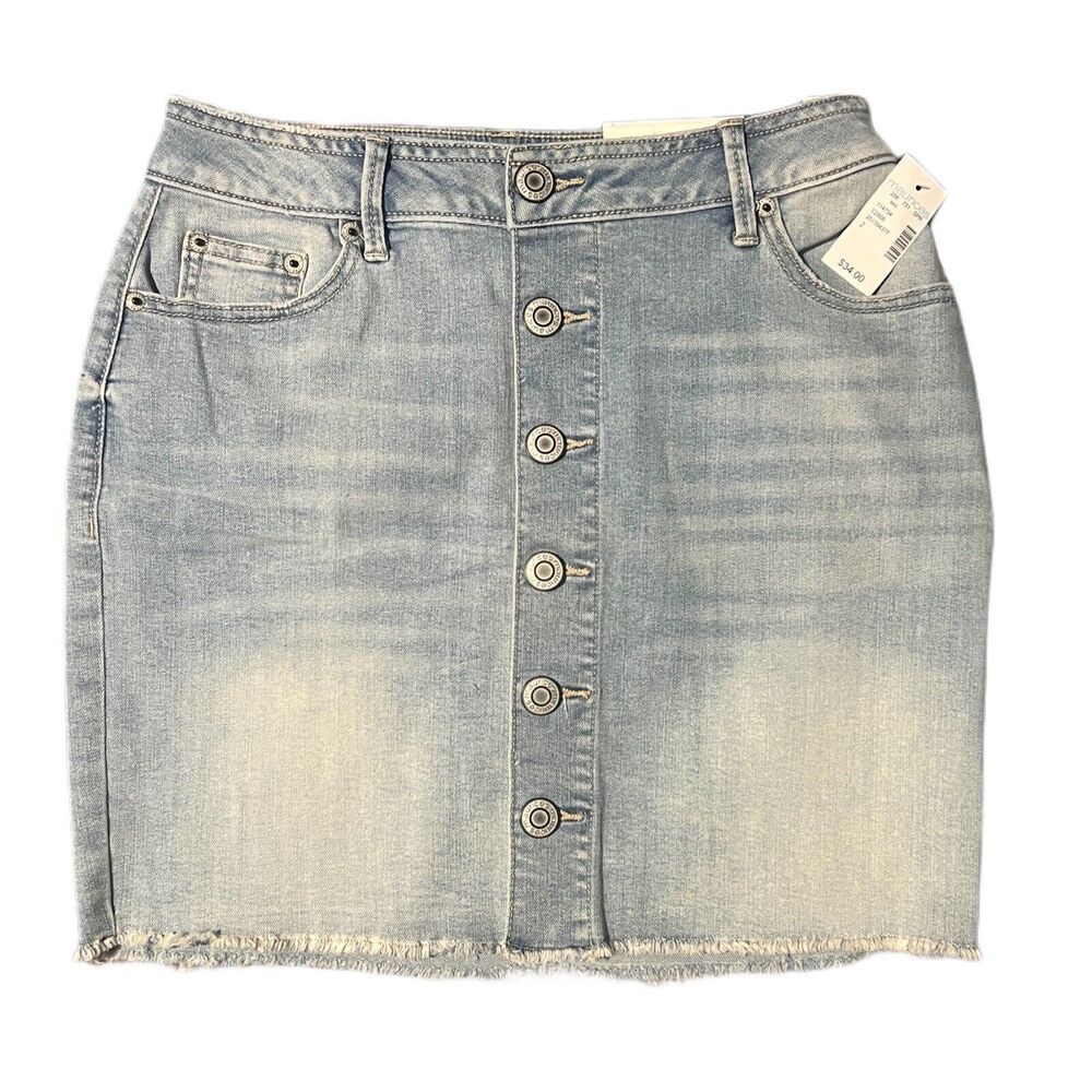 Maurices Women’s Light Wash Button Front Denim Jean Mini Skirt Size 2 NWT